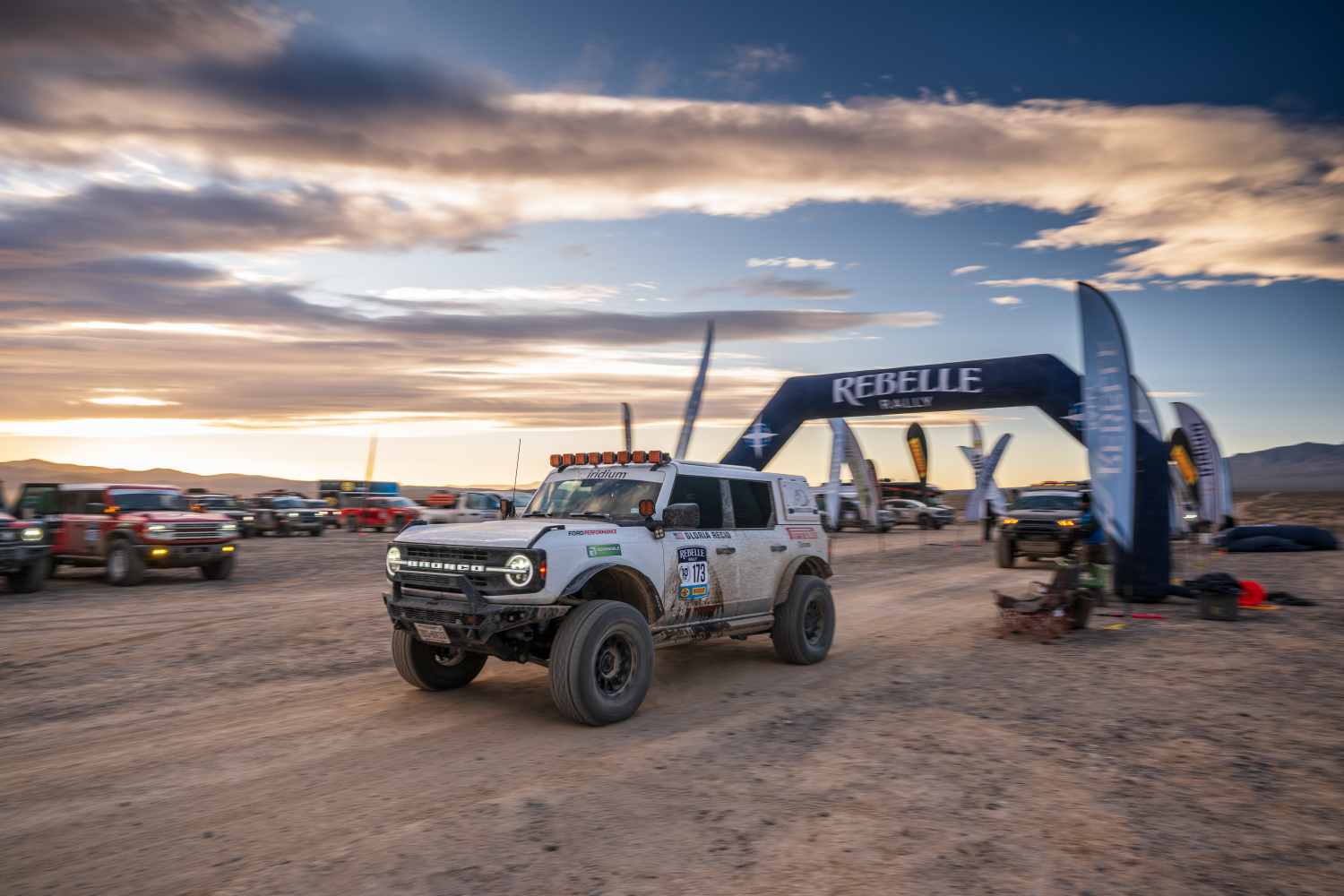 Suparee Hyper 5 amber off-road lights in desert dust